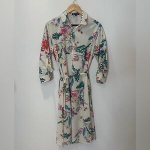 NYMPH Floral Print Dress - Cream/Pink.
Removable belt. Size L. (Fits like a 10)